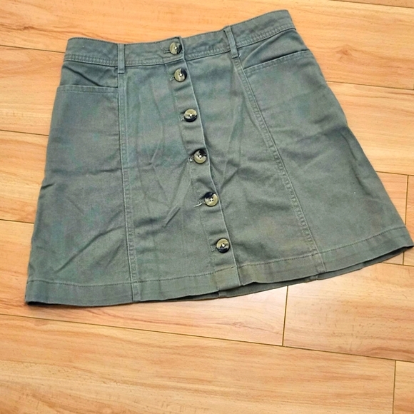H&M Dresses & Skirts - Green Skirt